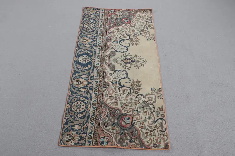 Elegant Beige & Blue Floral Rug, 2.3x4.5 ft
