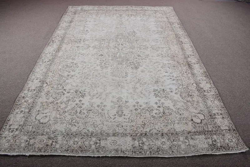 Vintage Türk Büyük Halı 6.3x9.4 ft, Beyaz Gri Çiçekli Halı - 1