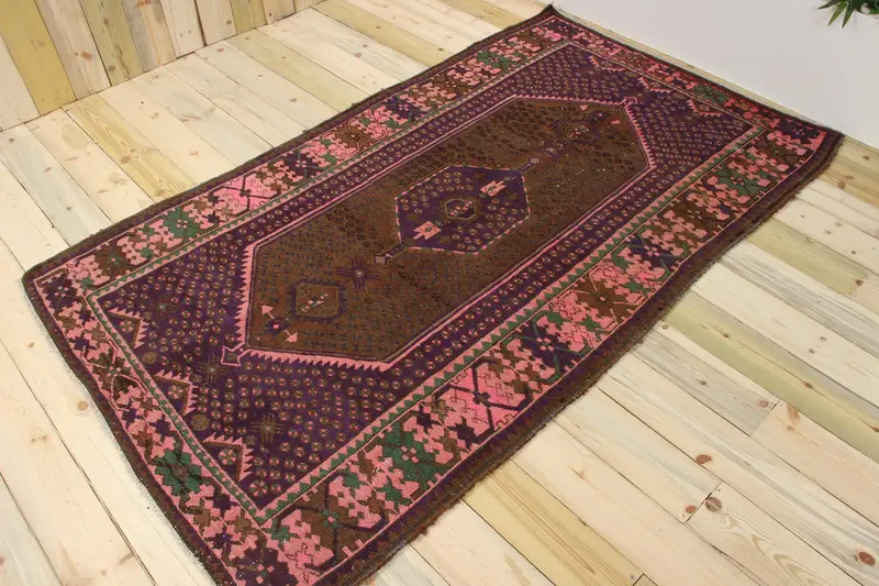 Vintage Türk Halısı 4.4x7.6 ft (134x231 cm), Oushak Kahverengi Mor Puantiyeli Halı - 1