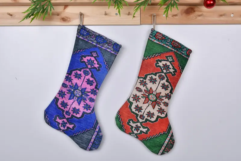 Şenlikli Yeşil ve Pembe Noel Çorabı, Tatil Süs Desenli Çorabı