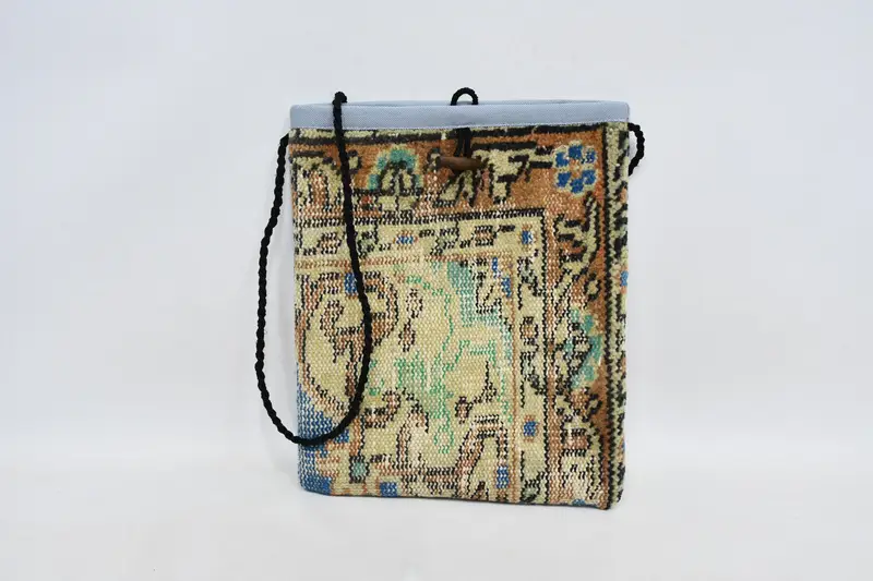 調節可能なストラップクロスボディキリムバッグ、ゴシックヴィンテージモチーフウールバッグ