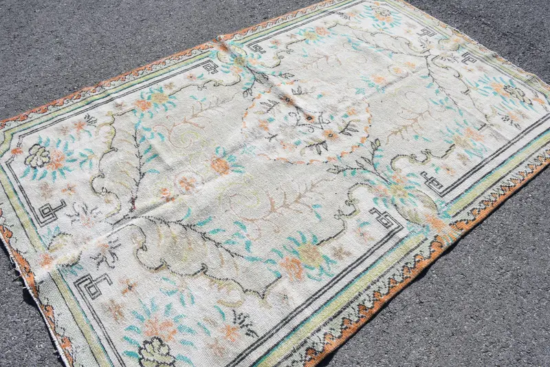 Alfombra Oushak turca vintage 5,2x8,3 pies (159x252 cm), alfombra de lana marroquí blanca - 1