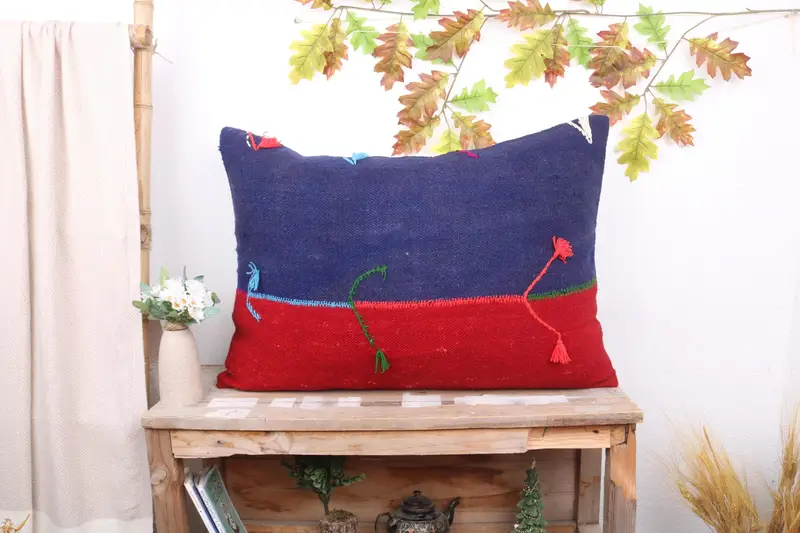 Kırmızı Çizgili Kırlent, Bronz Desenli Vintage İşlemeli Yastık