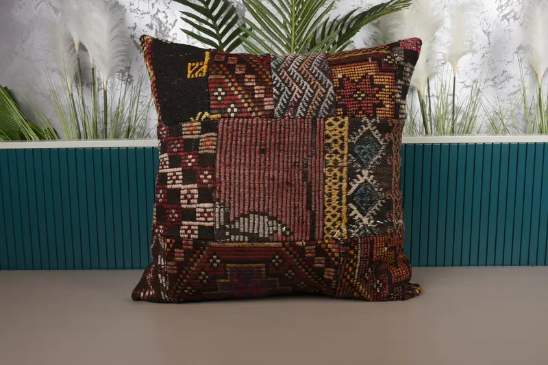 Rot-braunes Patchwork, 28x28 besticktes Wurfkissen