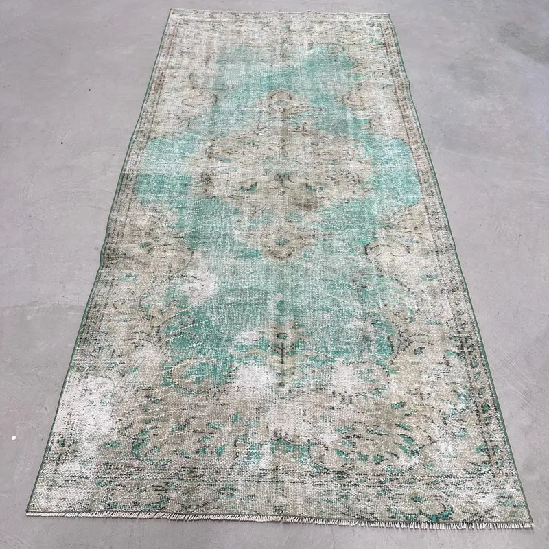 エレガントなグリーン&ベージュラグ、4x8.5フィートの幾何学模様の花柄