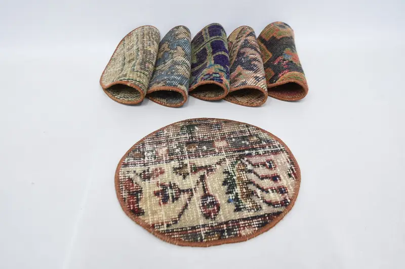 エレガントなベージュとブロンズのプレースマットセット、多用途の装飾プレースマット