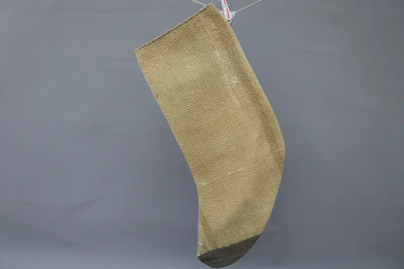 Zarif Bej ve Kahverengi Noel Süsleri Çorabı, Şenlikli Tatil Dekoru