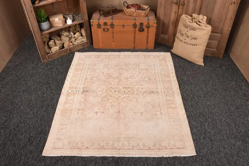 Vintage Turkish Area Rug 4.9x6.1 ft, Beige Blue Plants & trees Wool Rug - 1