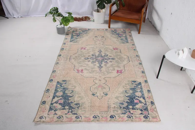 Eleganter grün-blau karierter Teppich, 4,1 x 7,3 Fuß