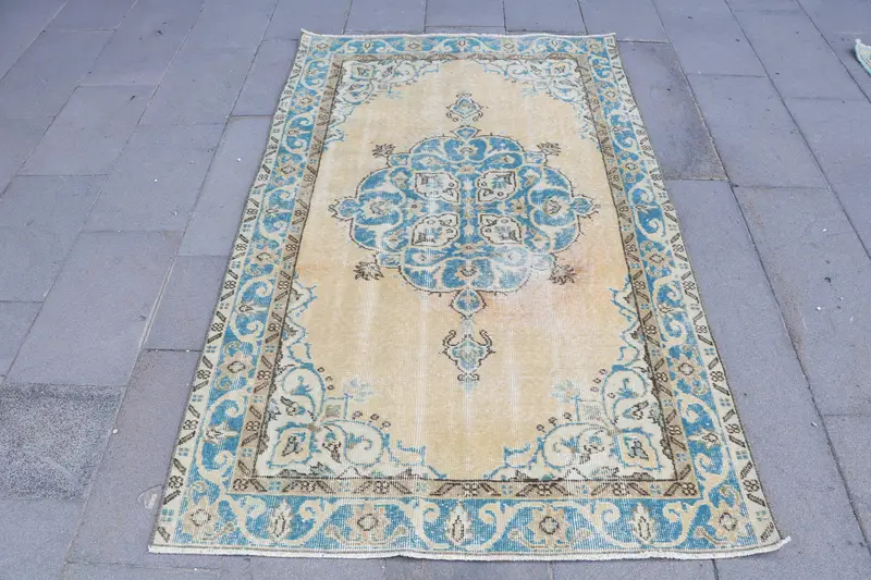 Türkischer Vintage-Teppich, 120 x 191 cm, blauer Oushak-Wollteppich - 1