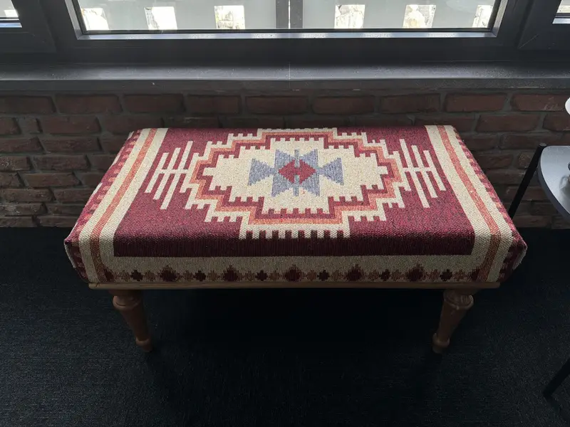 モジュール式ブルー＆レッドキリム風オットマン、ウールブレンド生地オットマン