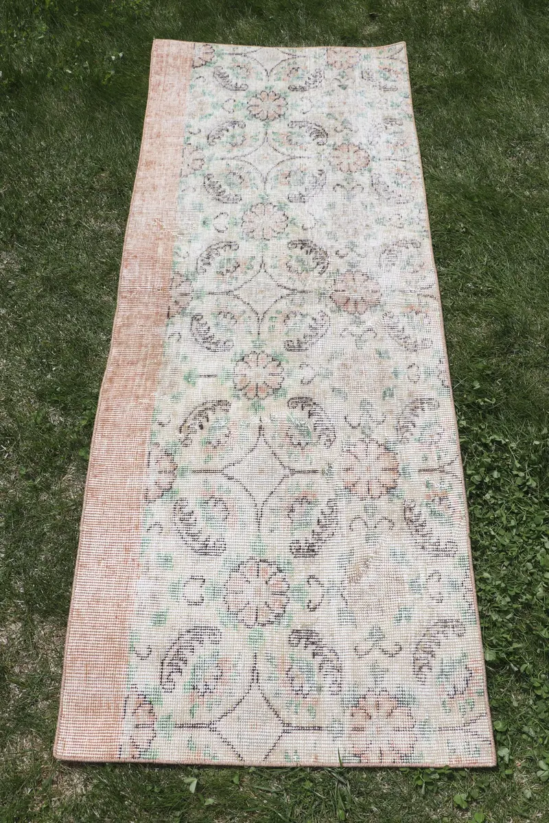 Elegant White Rug with Green Motifs, 2.3x6 ft