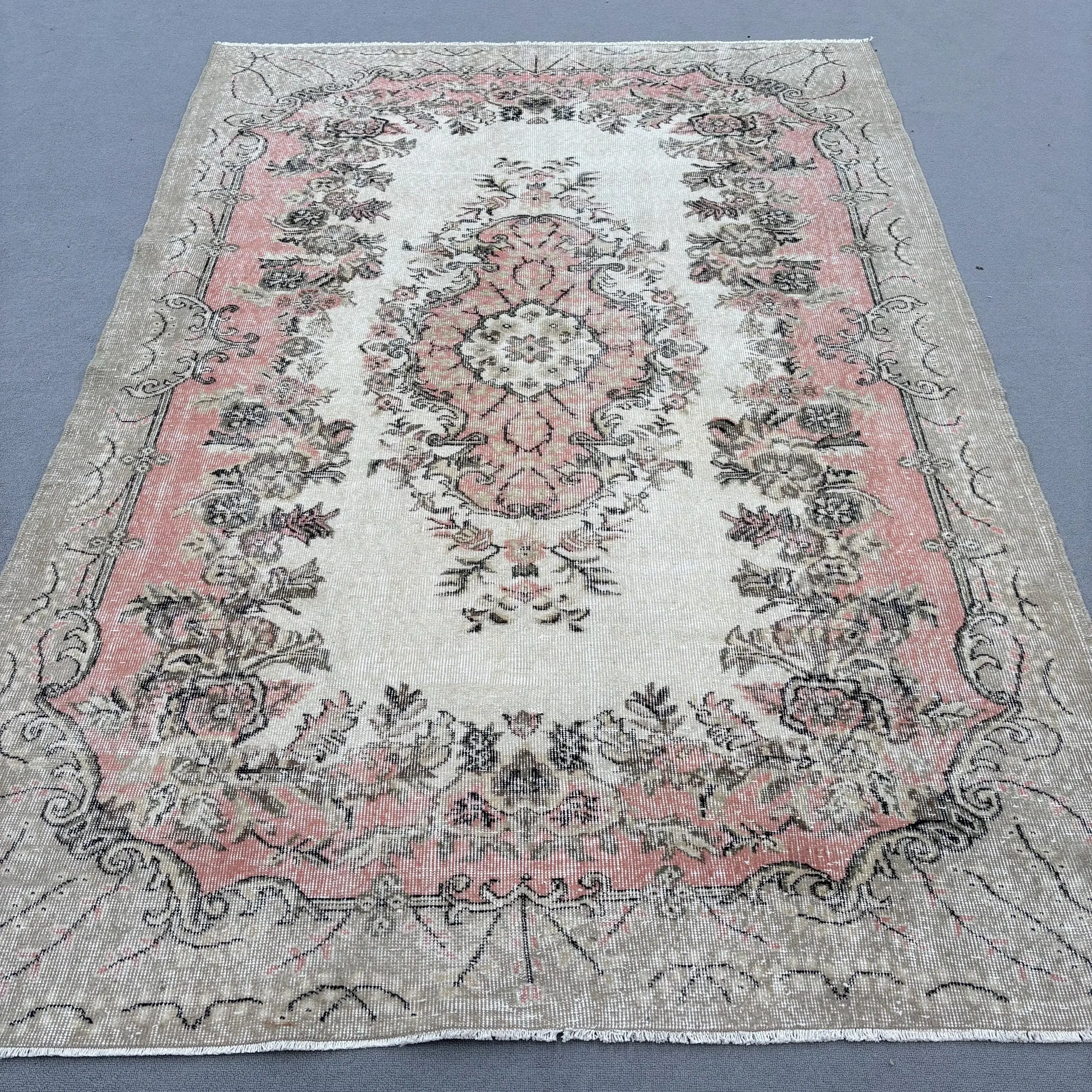 Vintage Halı, 5.6x8.3 ft Türk Halısı, Gri Puantiyeli Yün Halı - 1