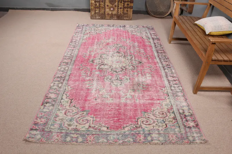 エレガントなピンクとベージュのラグ、4.6x8.2フィートの幾何学模様の花柄