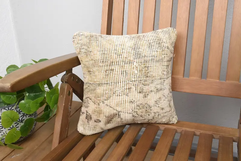 Besticktes geometrisches Kissen in Beige und Braun, handgefertigtes Vintage-Kissen