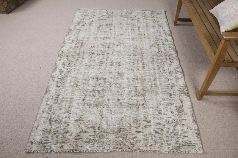 エレガントなベージュ&ブラウンラグ、4.1x6.7フィートの水玉模様デザイン