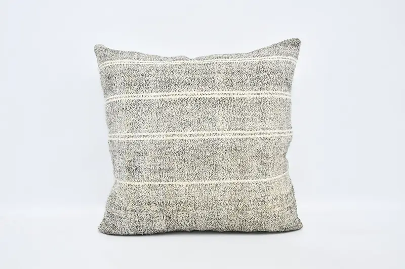 Braun-weiß gestreiftes Kissen, besticktes Kissen