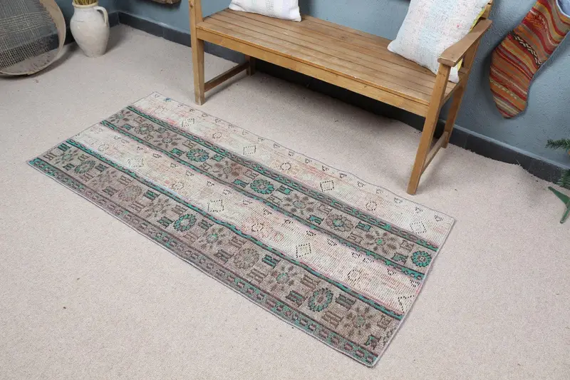 Eleganter beiger Blumenteppich, 2,6 x 5,6 Fuß, Beige und Braun