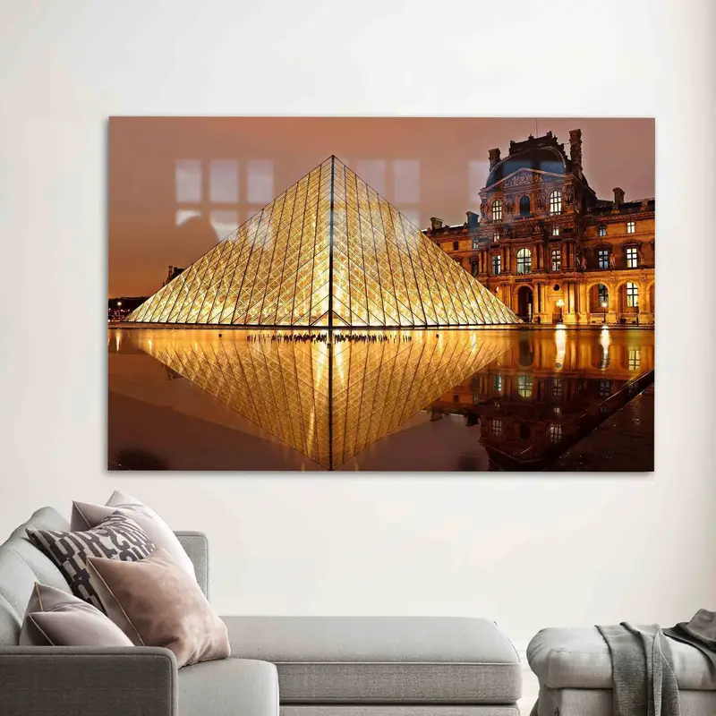 Zarif Baskılı Cam: Paris Louvre Müzesi Peyzaj Tasarımı