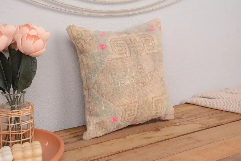 Handgefertigtes Beige & Braunes Blumenkissen, Vintage besticktes Kissen