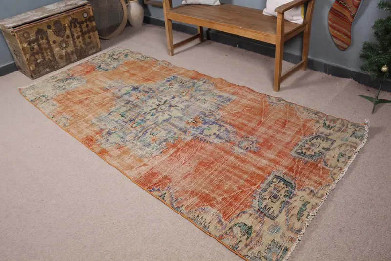 鮮やかなオレンジのラグ、3.8x8.7フィート、ブルーのアクセント付き