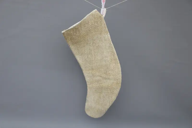 Medias navideñas beige con adornos blancos, medias festivas