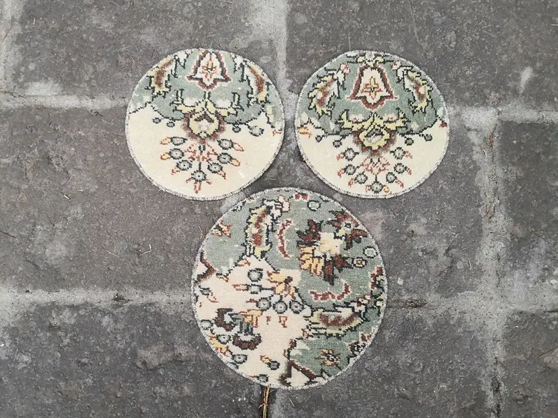 Eleganter grüner Orientteppich, 1,33 x 1,33 Fuß, graue Akzente