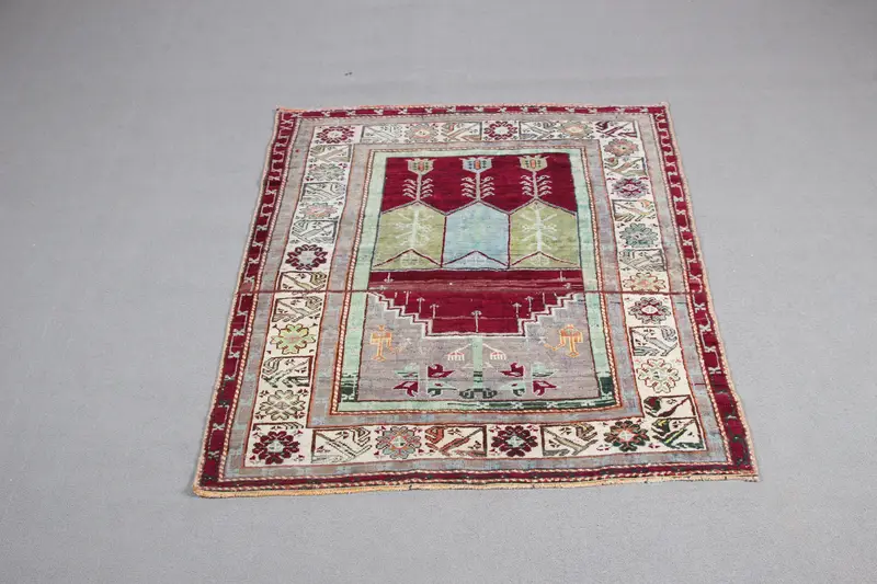 Alfombra Oushak vintage 4x4,6 pies (123x140 cm), alfombra turca con estampado animal rojo - 1