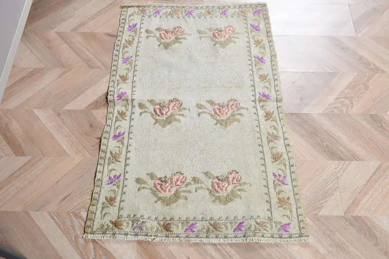 2,3x3,3 ft Mor Bordürlü Yeşil Halı, Zarif Dekor