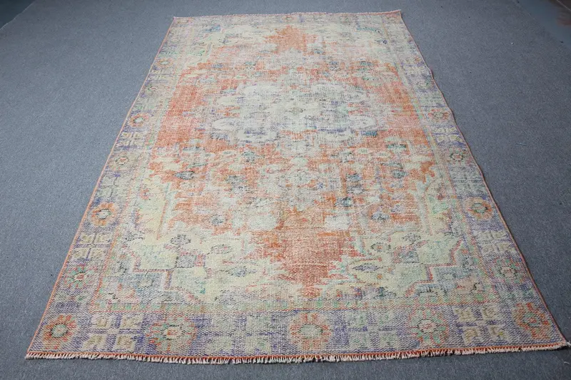 鮮やかなオレンジのラグ、5.5x8.9フィートのオリエンタルデザイン