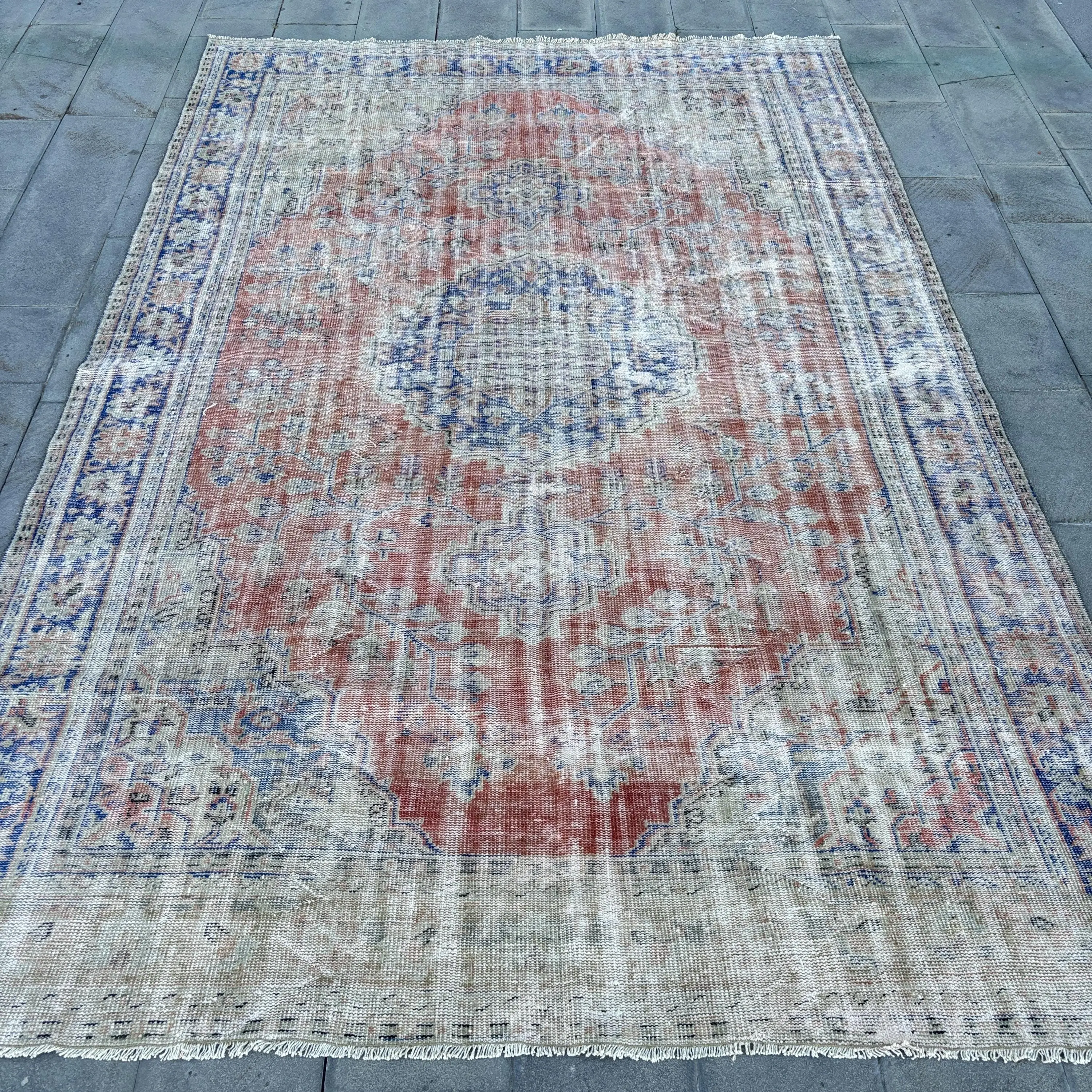 Türkischer Teppich 8,1 x 11,7 Fuß, rot-blauer Vintage-Teppich aus orientalischer Wolle - 1