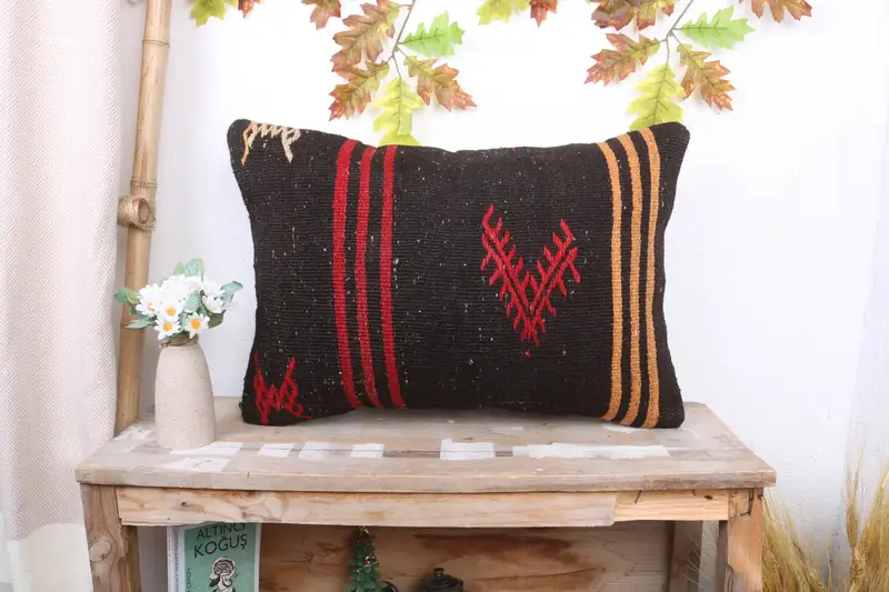 Gesticktes braunes und orangefarbenes Kissen, handgefertigtes gestreiftes Kissen