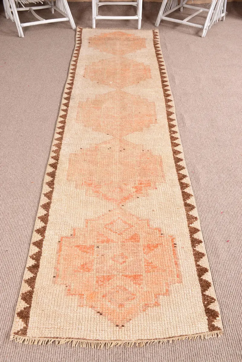 Türkischer Vintage-Teppich, Läufer 2,7x10,5 ft (82x320 cm) Teppich, orange karierter Wollteppich - 1