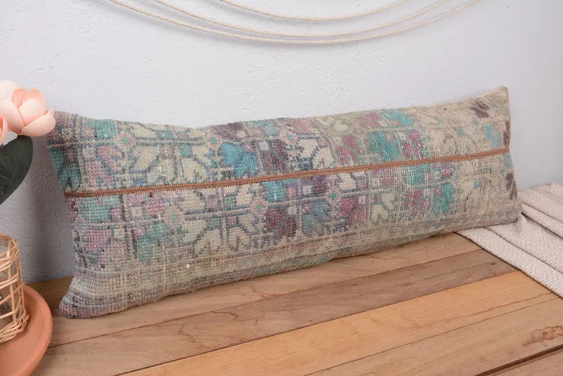 Handgefertigtes besticktes Patchwork-Wurfkissen, grünes und lila Vintage-Kissen