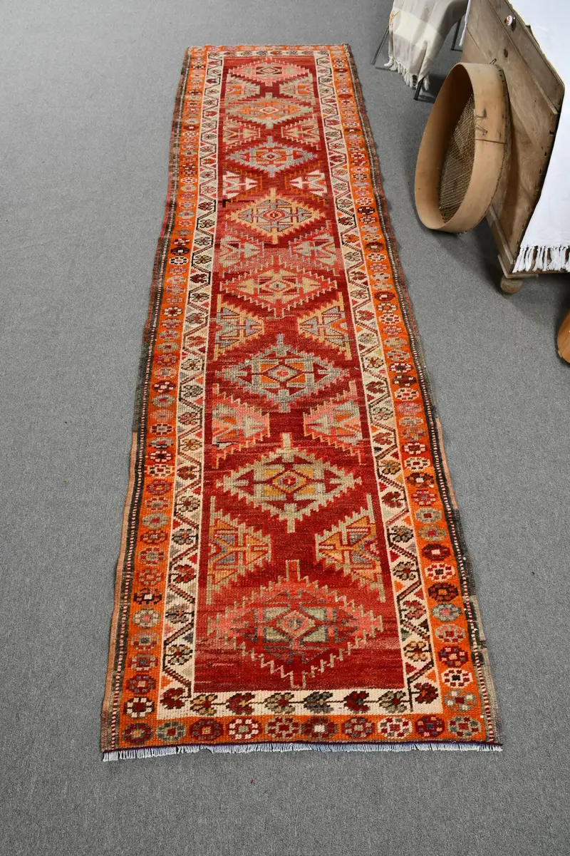 Türkischer Vintage Teppich, 2,9x11,2 ft Herki Teppich, roter Patchwork Wollteppich - 1