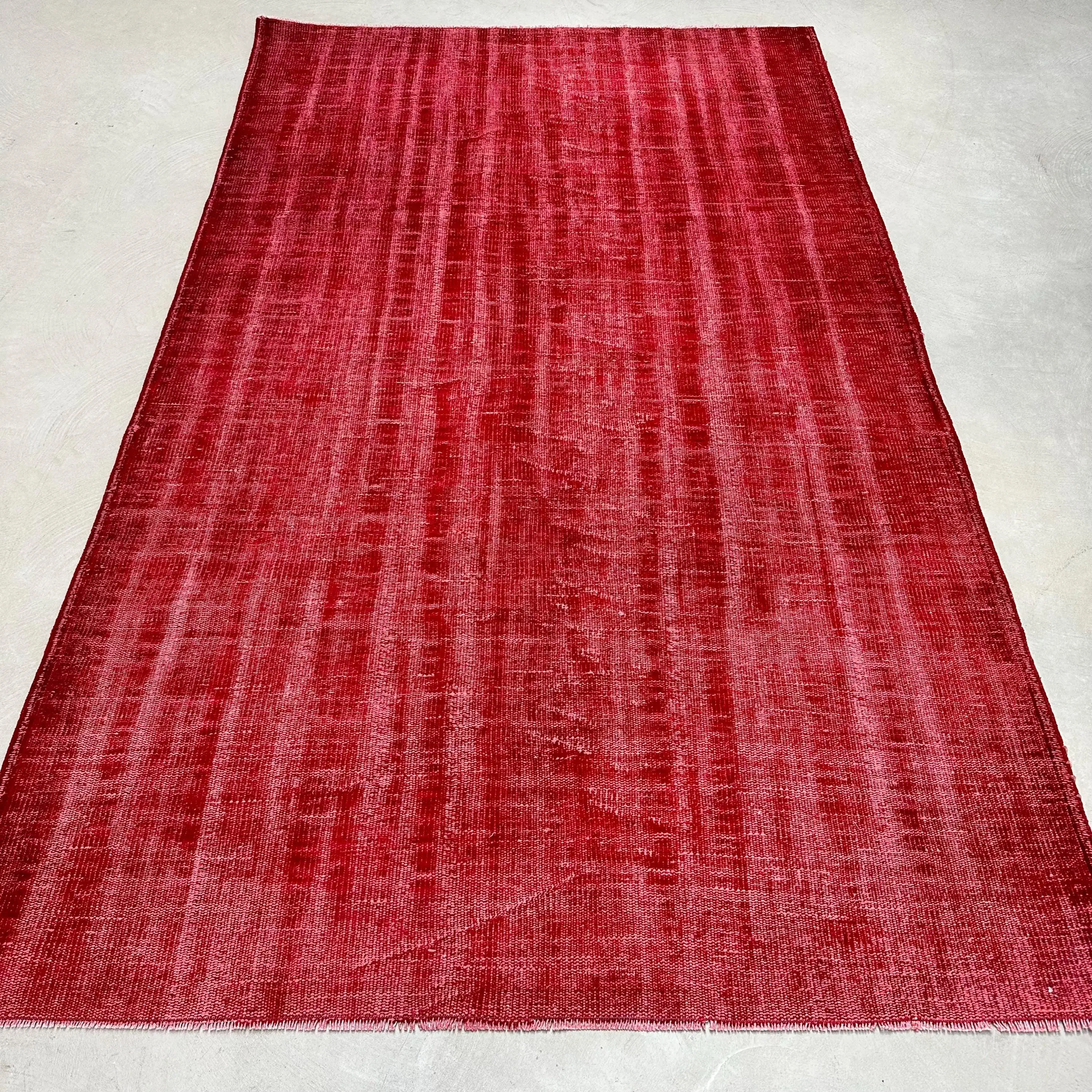 Vintage 5.4x8.7 ft Halı, Büyük Türk Halısı, Kırmızı Beyaz Çiçekli Halı - 1