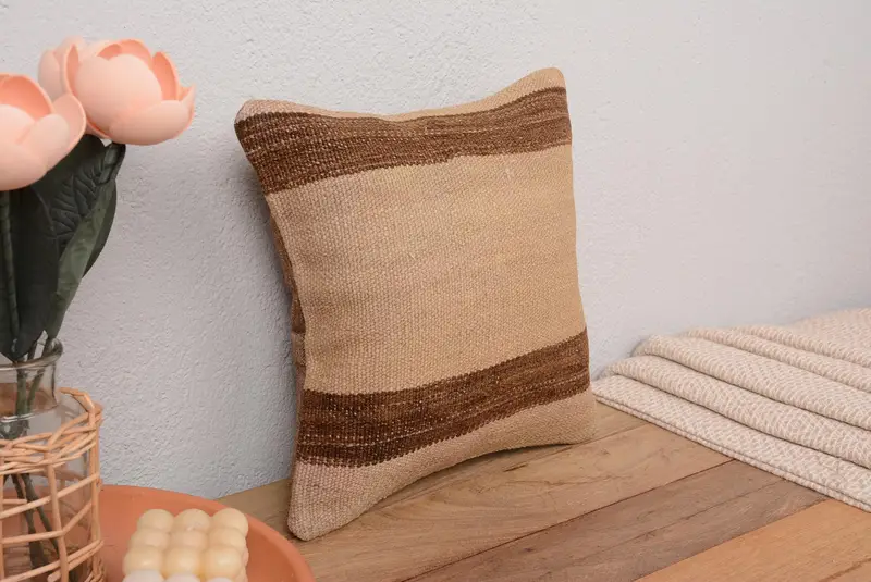 Beige & braun gestreiftes Wurfkissen, Vintage besticktes Kissen