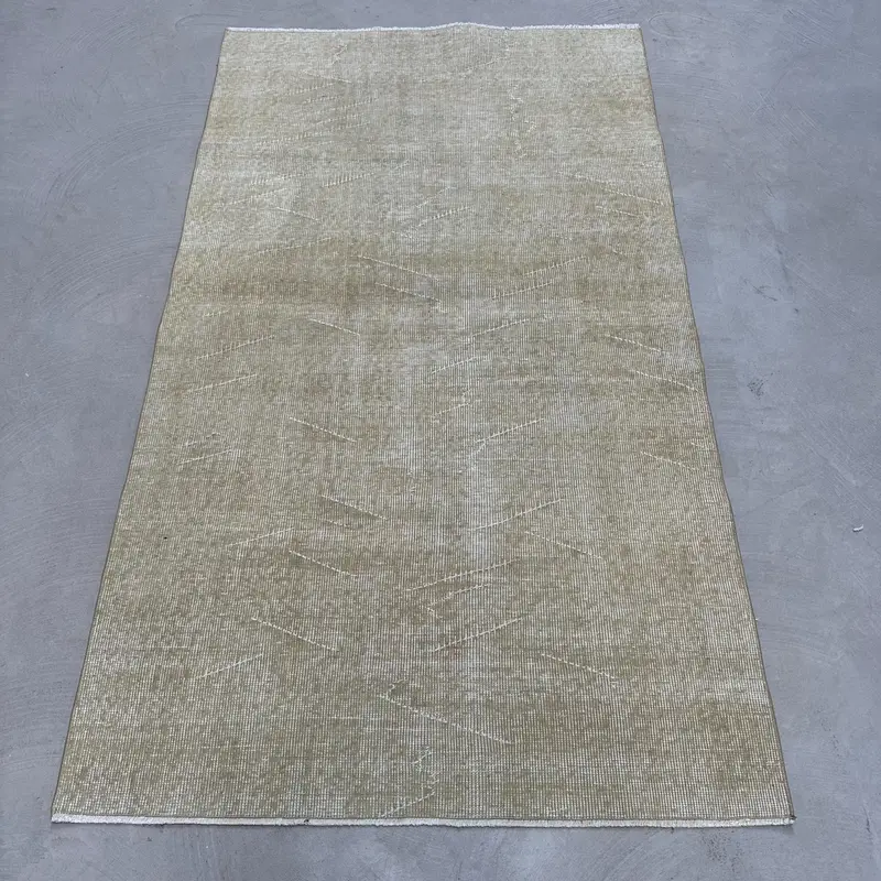 エレガントなベージュのモロッコ風ラグ、3.2x5.7フィートのシックな装飾