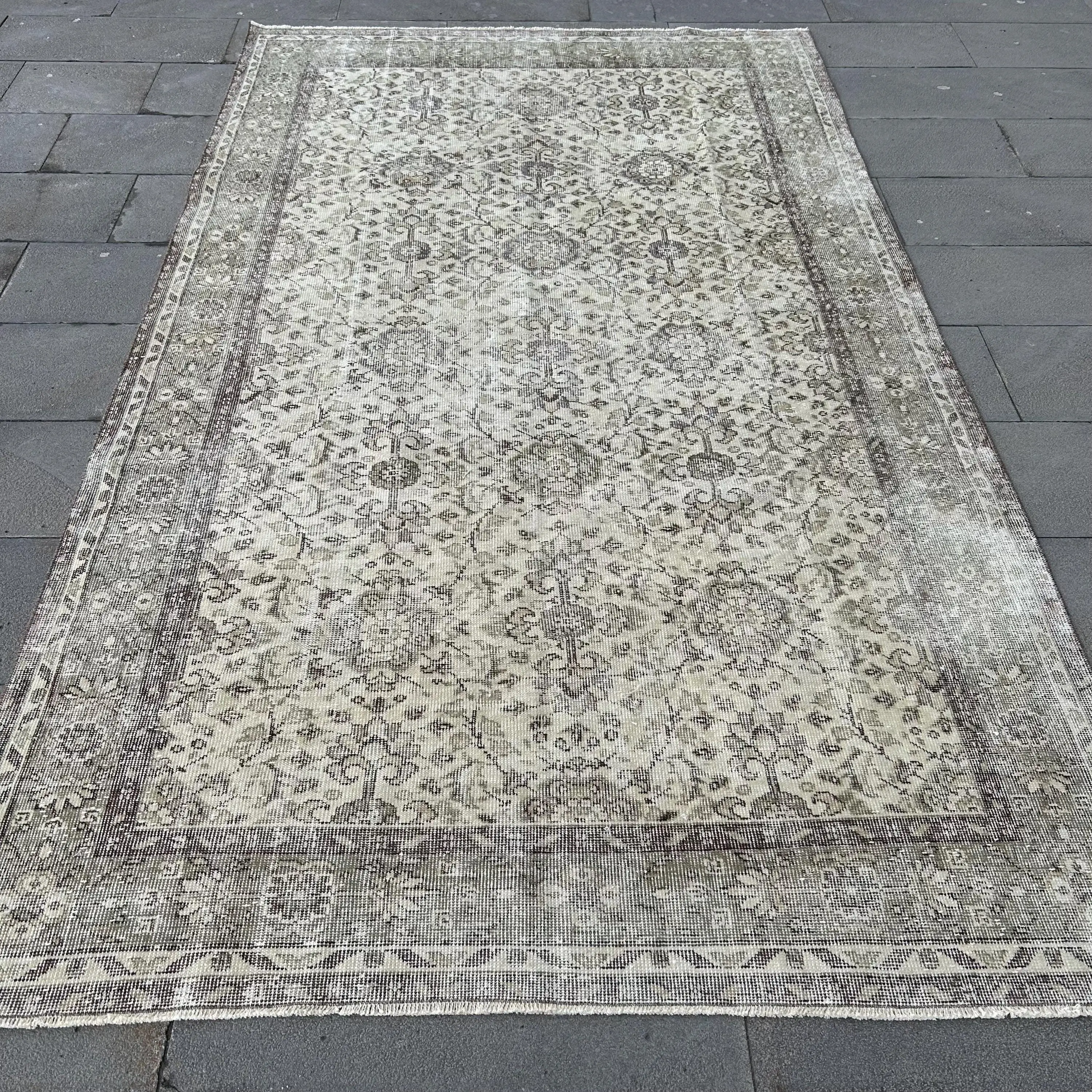 Türkischer großer Teppich 5,4 x 9,3 Fuß, grau-schwarzer abstrakter Teppich aus Wolle - 1