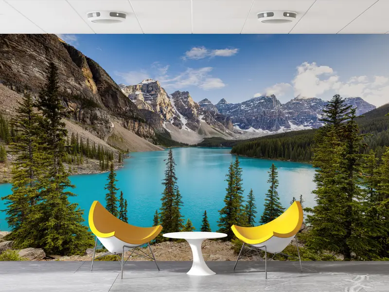 Bedruckte Tapete: Eleganter Blick auf die Seelandschaft von Banff, Alberta