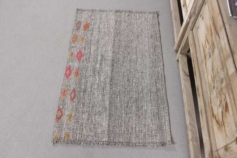 Elegant Beige Floral Rug, 2.2x3.4 ft Chic Decor