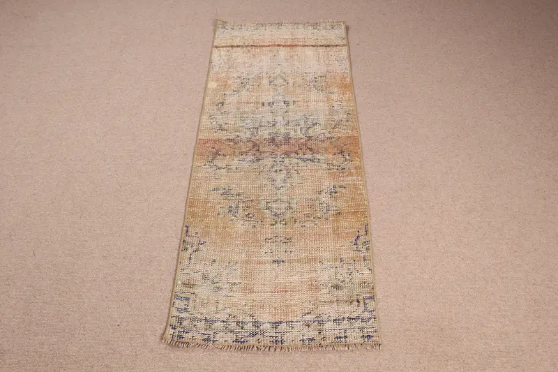 Eleganter beiger Teppich, 1,8 x 4,3 Fuß großer Bronze-Akzent