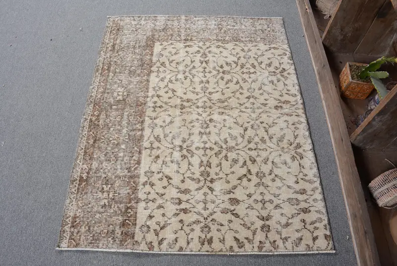 Elegante alfombra beige y marrón, 3,2x4 pies floral y geométrica