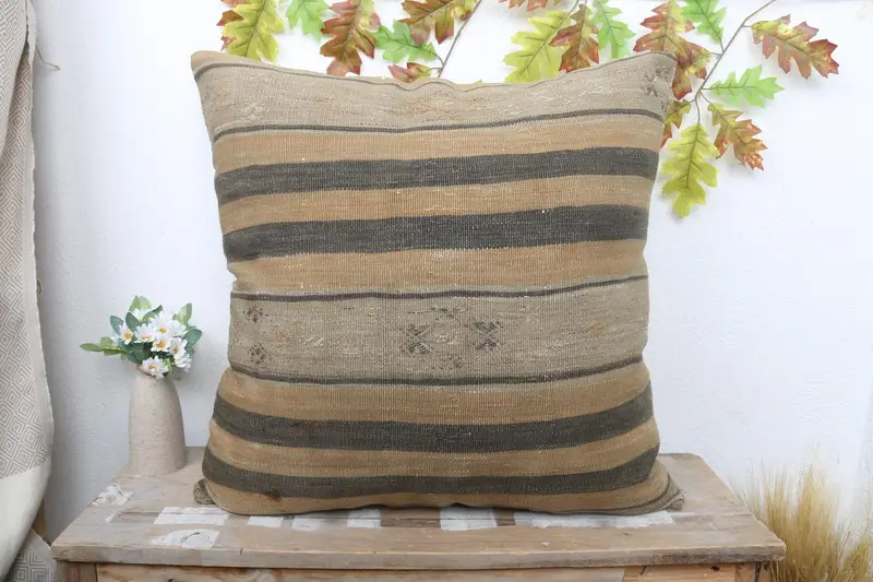Handgefertigtes gestreiftes Kissen, braunes und beiges Leinenkissen