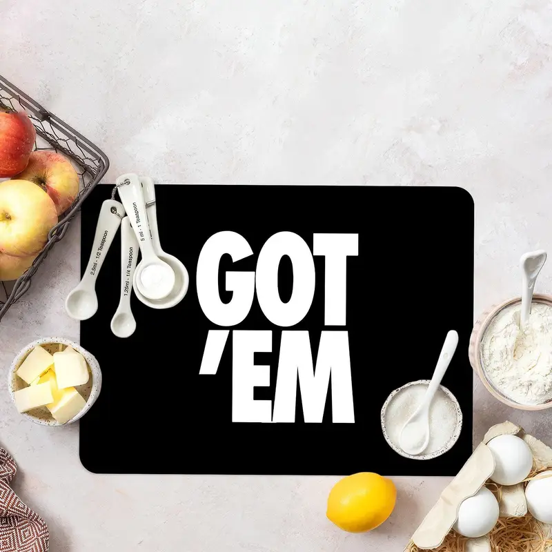 Kaymaz Ayaklı Siyah Beyaz Desenli Cam Kesme Tahtası