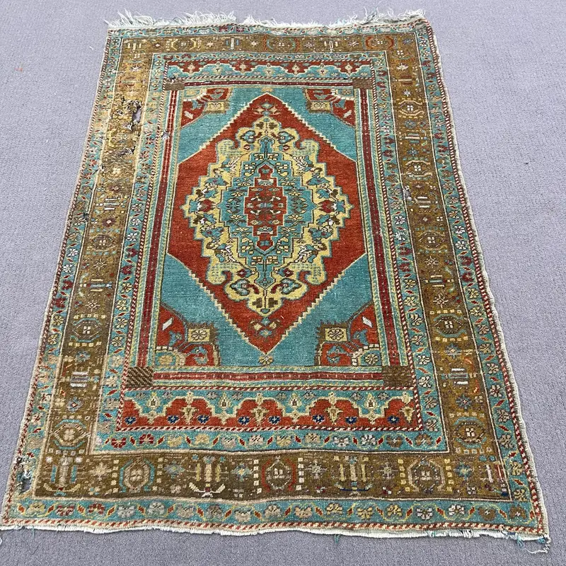 Alfombra Oriental Azul con Detalles Rojos, 3,6x5,2ft