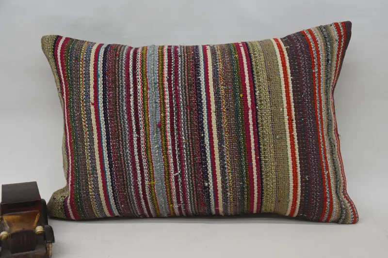 Gesticktes rot-gelb gestreiftes Kissen, handgemachtes Wurfkissen