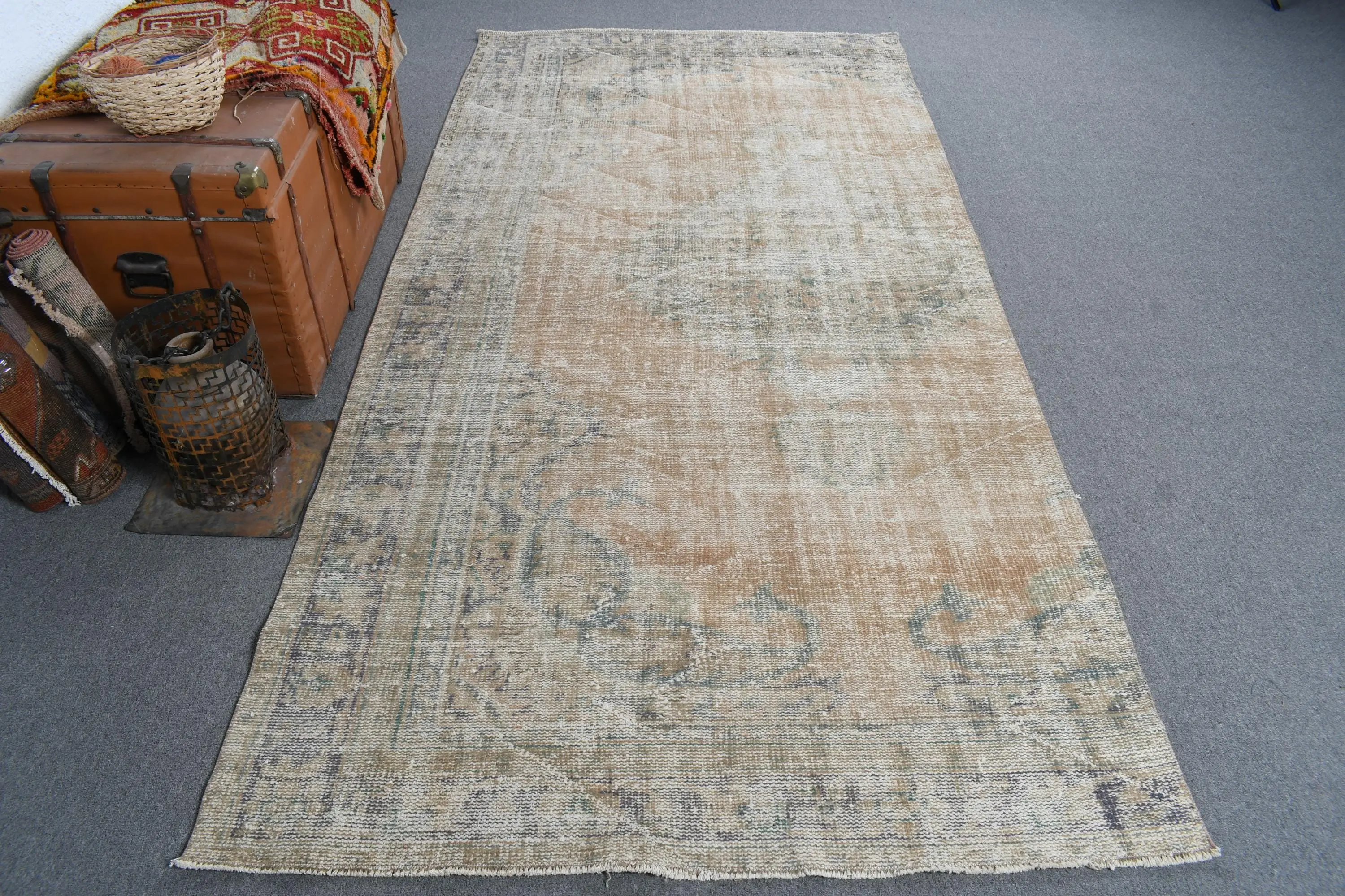 4.4x9.3 ft Büyük Vintage Türk Halısı, Kahverengi Kareli Yün Halı - 1