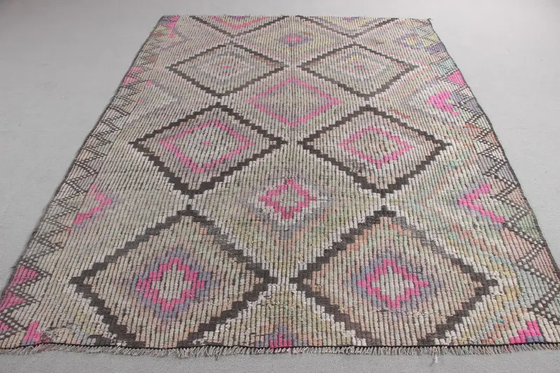 Green Southwestern Rug, 6,4x8,5 ft with Pink Accents