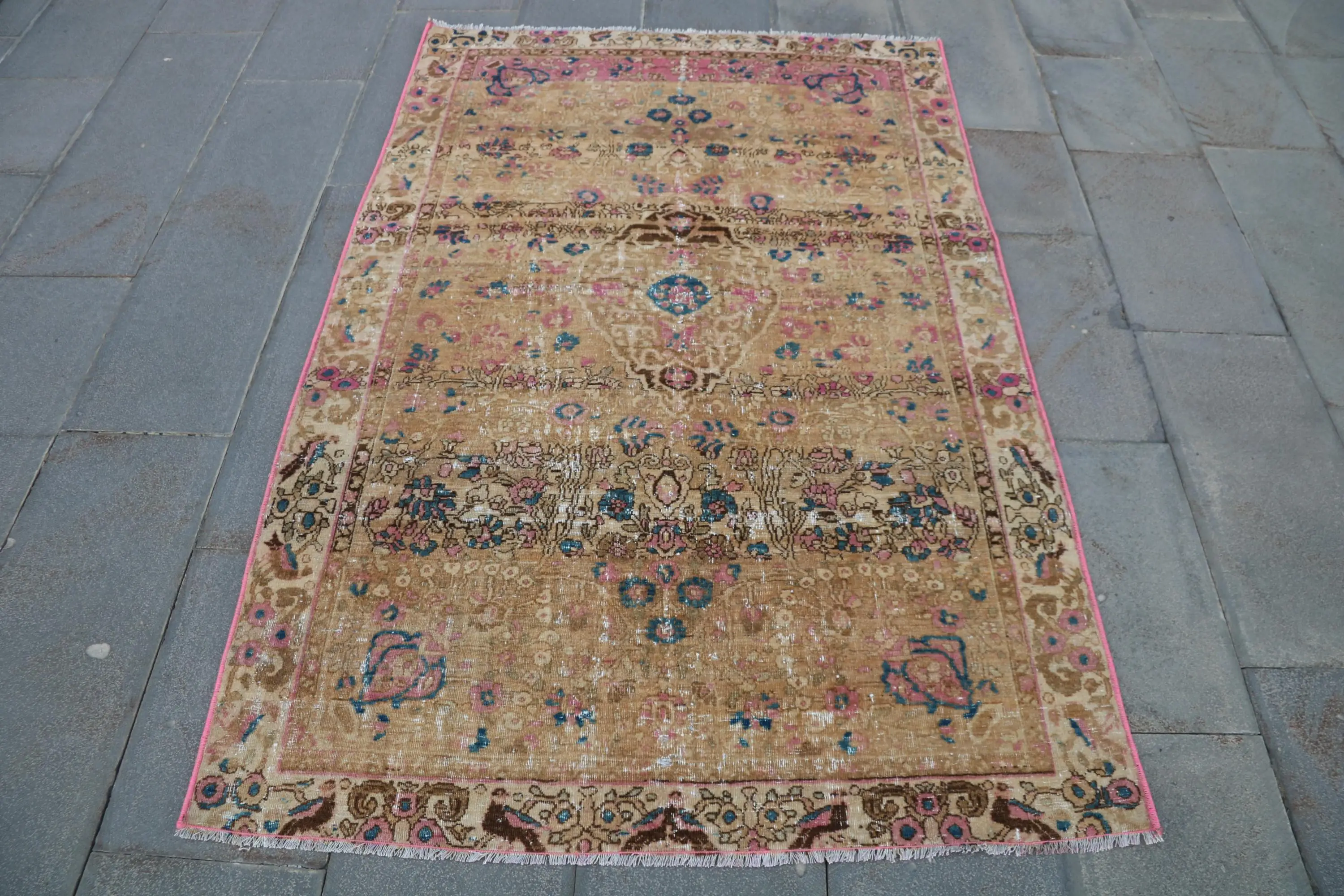 Vintage Halı, 4x5.8 ft Accent Halı, Kahverengi Pembe Yün Halı - 1